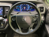 【純正革巻きステアリング】上質な革を使用することで、手にしっかり馴染みとても運転しやすいハンドルです♪