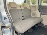 後部座席も気になるようなキズ・汚れやへたり等、大きなダメージはなく、良好な状態です。