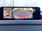 狭い場所での駐車やすれ違いなどでより的確な運転操作に役立つ360&deg;ビューモニターが装備されています。
