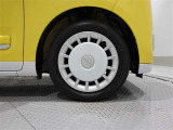 純正ホイールを装備、タイヤサイズは155/65R14です。