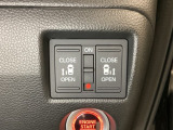 リアドアは乗り降りに便利な両側電動スライドドアです。また運転席に座っていながらスイッチ操作で自在にスライドドアを開け閉めできます。