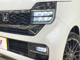 【LEDヘッドライト】悪天候や夜間走行時も良好な視界を確保し安心して運転できる高輝度LEDヘッドライトを装備!点灯速度が早く、消費電力も抑えられています。