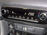 オートエアコンで快適な室内です。