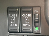 【両側パワースライドドア】スマートキーや運転席のスイッチで後席両側スライドドアの開閉が可能♪電動だから力を入れてドアを開ける必要が無く、小さなお子様でも簡単に開け閉めでき快適です♪