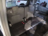 この車両は3列目のシートを備えた7人乗りです 3列目も大人が十分乗れるサイズです サードシートは格納できるので格納すれば大きなラゲッジスペースになります