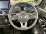 インテリアに合わせたデザインのステアリングは、運転される方のことも考え、運転しやすい形状、大きさです。是非一度、実際に触ってお確かめください。
