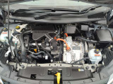 エンジンルームになります。内外装だけでなくこちらも清掃済みです。 納車までにディーラーが使用している工場にもう1度しっかり点検いたしますので、安心してお乗りいただけると思います。