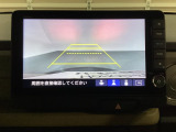 バックでの車庫入れも安心です! リアカメラが付いているバックモニター付のナビを装備しております。操作線もついており距離感も画面から確認できます。