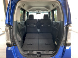 ■荷室は開口部が大きく、荷物の積み下ろしがスムーズ。後部座席を倒すことでさらに広くなり、使い勝手が良く便利です。