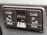 【両側パワースライドドア】スマートキーや運転席のスイッチで後席両側スライドドアの開閉が可能♪電動だから力を入れてドアを開ける必要が無く、小さなお子様でも簡単に開け閉めでき快適です♪