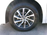 17インチ純正アルミホイール。路面に近いホイール部分は特に目立ちますし、車のイメージも大きく変わりますよ!