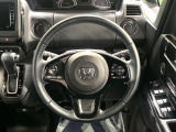 【純正革巻きステアリング】上質な革を使用することで、手にしっかり馴染みとても運転しやすいハンドルです♪