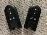 スマートキーを装備しています☆カギをカバンやポケットに入れて頂いた状態でドアロックの開閉やエンジンスタートをして頂けますよ!とても便利な装備です!