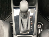 シンプルでとても使いやすいフロアシフトです。
