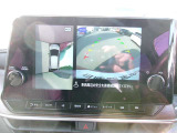 アラウンドビュ-モニタ-装備。上から見下ろしているような映像が表示されるので、車庫入れ時も安心です!