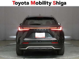 リヤのコンビネーションランプと一文字ランプがデザインの新しさとあわせてより一層の存在感を感じさせます。