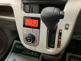 オートエアコン装備しています☆温度に設定をして頂くだけで冷房と暖房に切り替えや風向も自動で切り替えをしますよ!!