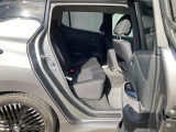 後部座席の乗り降りもスムーズにできます!!