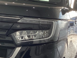 LEDヘッドライトは、点灯の瞬間から最大光量を発揮し、突然暗くなるトンネルなどでの安定感を高めます。