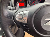 ステアリングスイッチ付きのハンドル!運転に支障をきたすことなくナビ操作が可能です!!