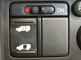 【パワースライドドア】スマートキーや運転席のスイッチでスライドドアの開閉が可能♪電動だから力を入れてドアを開ける必要が無く、小さいお子様でも、重い荷物を持っている時もラクに開け閉めできます♪