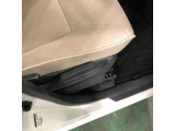 痛みの出やすい運転席シートの角、フロアマット、座面、ともに良好です