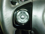 ハンドルにオーディオの操作スイッチが装備されています!視線を前方から外さずハンドルから手を離さずに操作できるのでとっても安全ですね♪