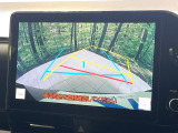 【バックカメラ】駐車時に後方がリアルタイム映像で確認できます。大型商業施設や立体駐車場での駐車時や、夜間のバック時に大活躍!運転スキルに関わらず、今や必須となった装備のひとつです!