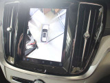 更に360&deg;ビュー表示も可能です 車を上から見下ろしたように車外を確認できるため、一切の死角がない状態で駐車が可能です