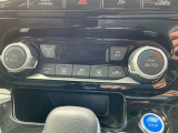 オートエアコン付きなので運転手の方と助手席の方が快適な温度設定が可能です。