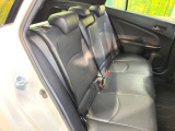 後部座席も気になるようなキズ・汚れやへたり等、大きなダメージはなく、良好な状態です。