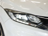 【LEDヘッドライト】省電力で、明るく遠くまで照らし、夜道や雨天などの走行の際、安心感を高めます。オートライト機構で周囲の明るさを感知し、自動で点灯、消灯します。