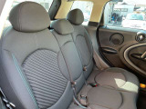 【後部座席】シートの状態も良好です。
