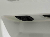 ナビゲーション等を装着した場合にバックするとき後方の安全確認ができるバックカメラが付いてます