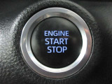 エンジンスタートはブレーキを踏んでスタートボタンを押すだけ。