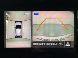 【アラウンドビューモニター】まるでクルマを真上から見ているようなアラウンドビューモニターで運転をサポート。運転席から見えにくい車の四隅や後方もモニターでしっかり見えます。