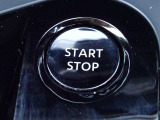 【プッシュスタート】キーが車内にあれば、エンジンの始動・停止はブレーキを踏んでスイッチを押すだけ!キーを取り出す手間を省き、ワンプッシュで操作するので簡単でスムーズ!