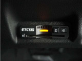 ◆ETC2.0装着◆進化したドライブ体験。料金収受システムだけだったETCが生まれ変わって、高速道路を賢く使うETC2.0に進化しました。多彩な情報サービスが便利で快適なドライブ体験を提供します。
