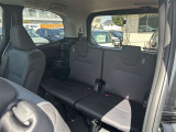 3列シートです☆ご家族や友人とのドライブをお楽しみください♪