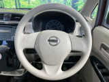 インテリアに合わせたデザインのステアリングは、運転される方のことも考え、運転しやすい形状、大きさです。是非一度、実際に触ってお確かめください。