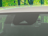 【インテリジェントエマージェンシーブレーキ】フロントカメラで前方の車両や歩行者を検知。衝突しそうな時は衝突被害軽減ブレーキが作動、衝突回避をサポート。より安全にドライブをお楽しみいただけます。