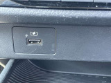 USB端子が装備されていますので車内でスマートフォンなどの充電が可能です。