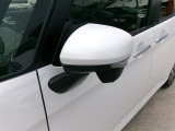 ターンランプ付きドアミラーはデザインだけでなく、他のドライバーや周囲の歩行者にもわかり易く視認性も十分な装備です。