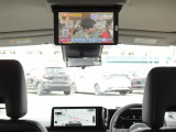 ★純正後席ワイドモニター★DVD鑑賞、テレビも楽しめます!リモコン操作も出来ます!ロングドライブも退屈しませんね!車内はまるでシアタールーム!