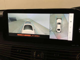 視認性の良い広角カメラでフロントと上方から車両周辺をご確認いただけますので、狭い道やすれ違い、路肩寄せなどに役立ちます。