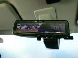 後席に荷物をタップリのせても視界を確保してくれちゃうスマート・ルームミラー♪
