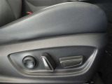 パワーシート搭載。微妙な調整が手軽にでき、ピッタリのポジションで運転することが可能です。