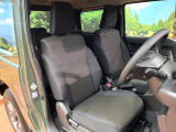 運転席シート廻りは使用感も少なく、良好な状態となっています。前オーナー様が丁寧に使っていたことがよくわかりますね。