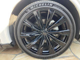 ボディースタイルにマッチした純正アルミホイールです!