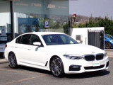 BMW在庫保有台数常時100台以上!ご来店の際はBMW本店(厚木市下荻野140-1)にご来店ください!弊社自慢の全天候型ショールーム!BMW在庫保有台数常時100台以上ございます!